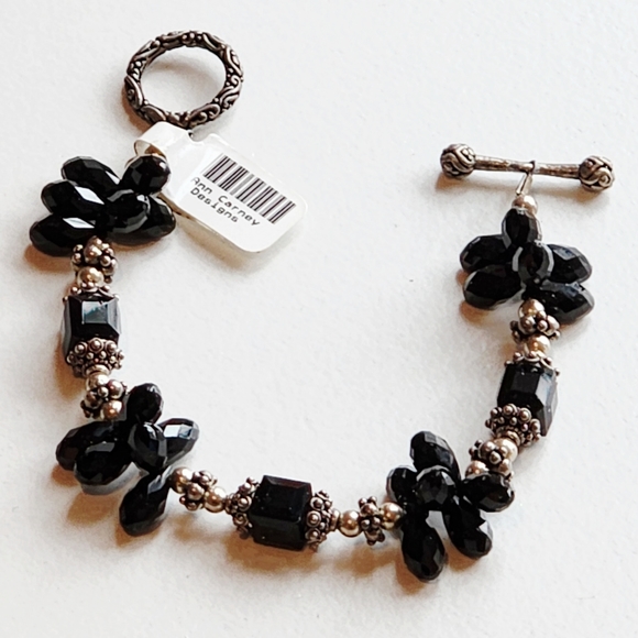 NWT Black Beaded Flowerettes & Silver Tone Toggle Clasp Bracelet, 8" - Picture 5 of 5
